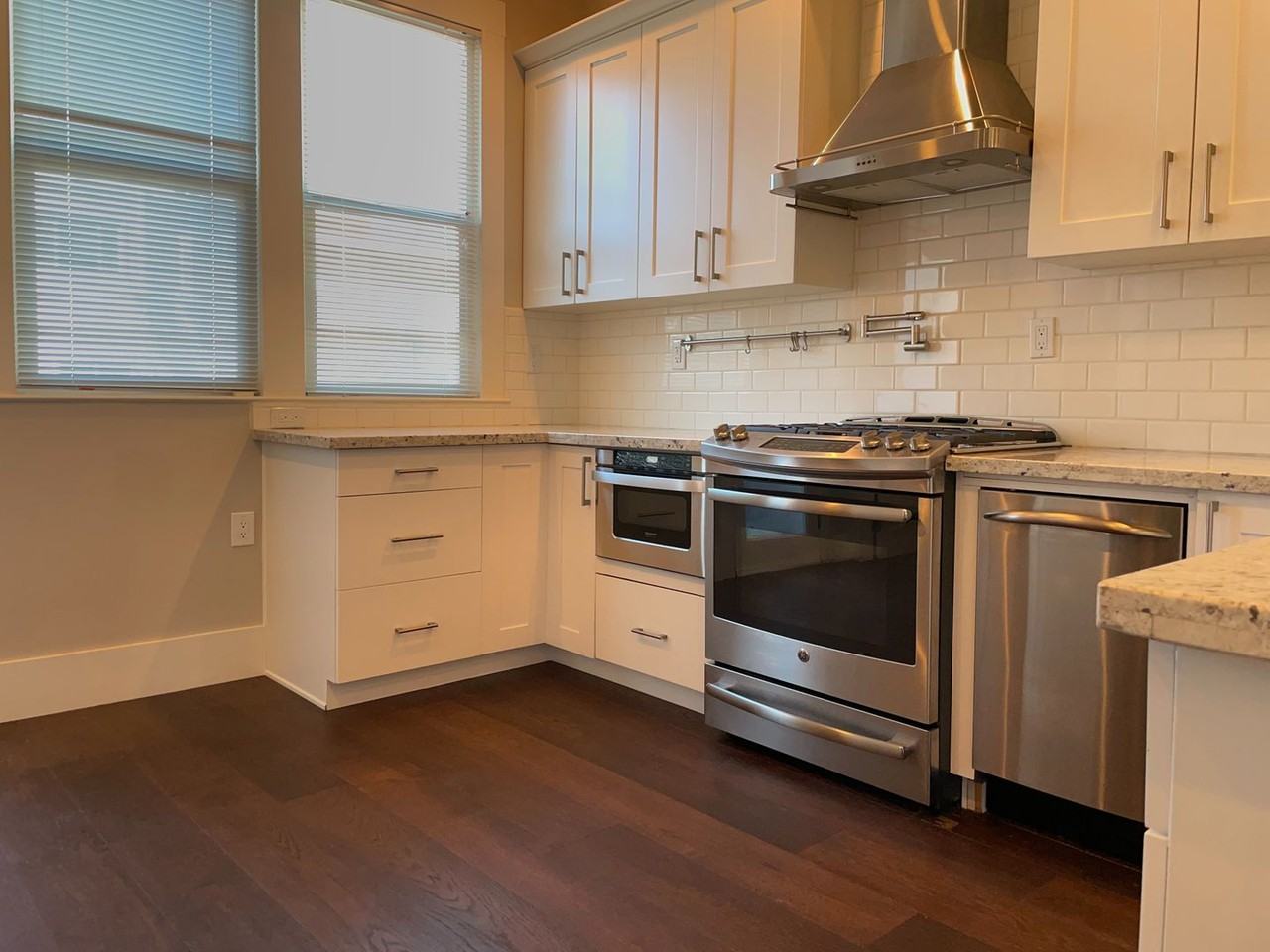 1080 York St - Photo 6 of 14