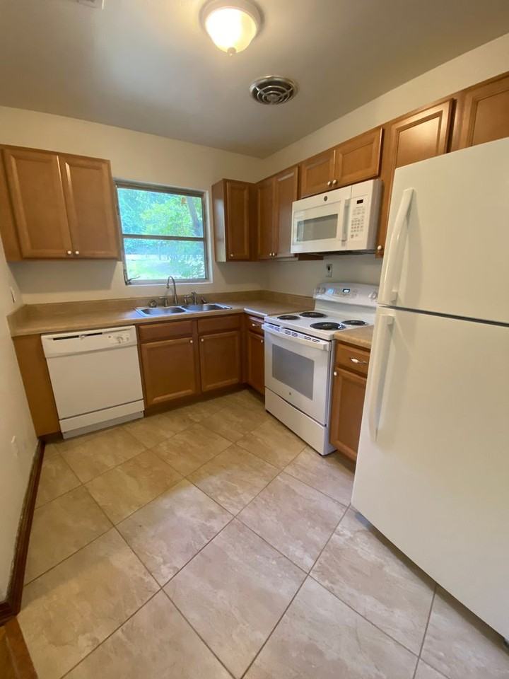 524 E Jennings St - Photo 3 of 11