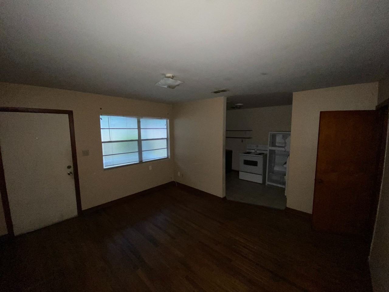 524 E Jennings St - Photo 5 of 11