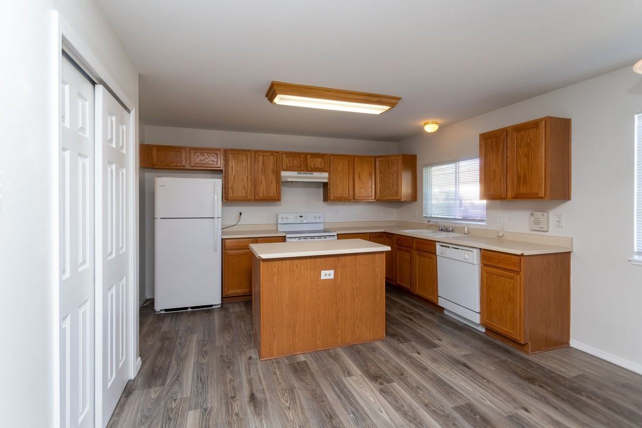 2146 Sage Grouse Ln - Photo 7 of 31