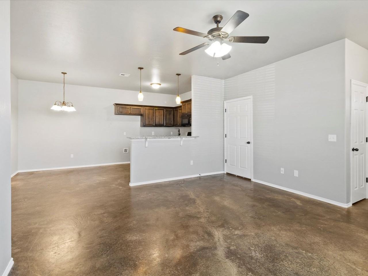 1843 Cypress Ln - Photo 5 of 15