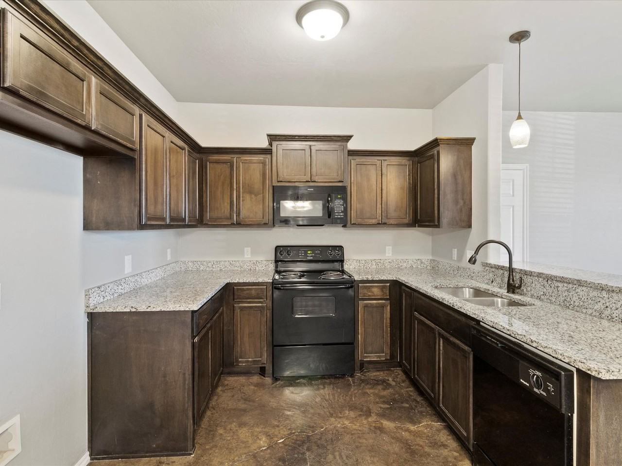 1843 Cypress Ln - Photo 7 of 15