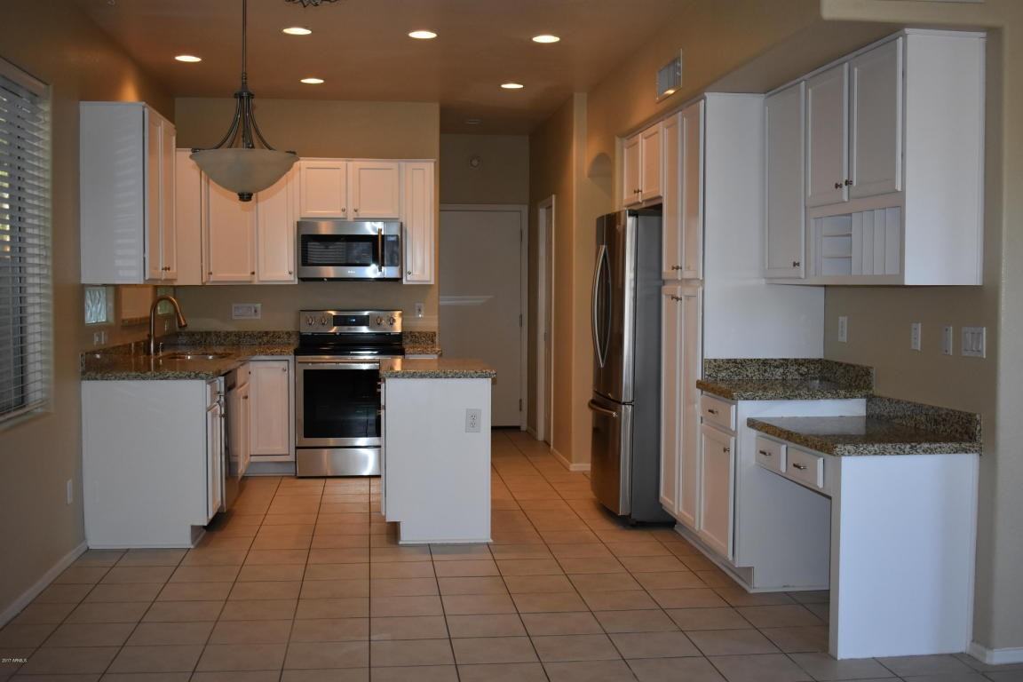 2070 W Corona Dr - Photo 5 of 29