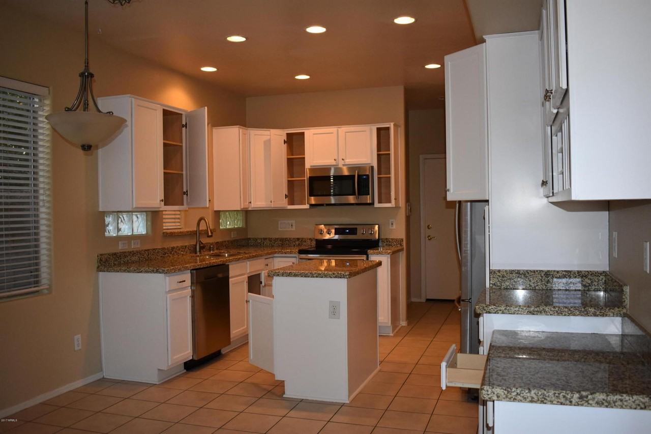 2070 W Corona Dr - Photo 7 of 29