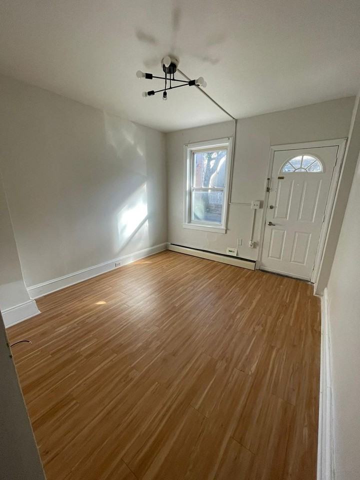 528 S 6th St - Photo 4 of 10