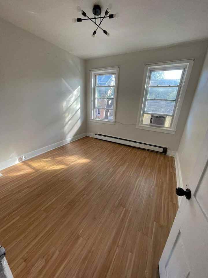 528 S 6th St - Photo 5 of 10