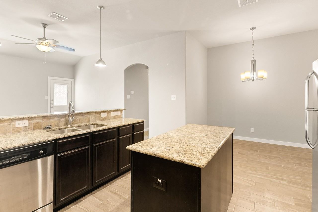 541 Creekside Frst - Photo 6 of 14