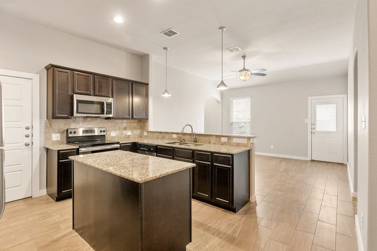 541 Creekside Frst - Photo 7 of 14