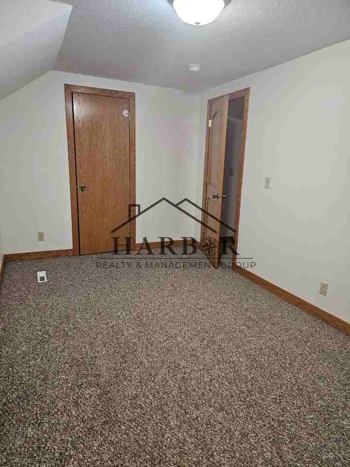 13 2nd St Ne - Photo 5 of 33