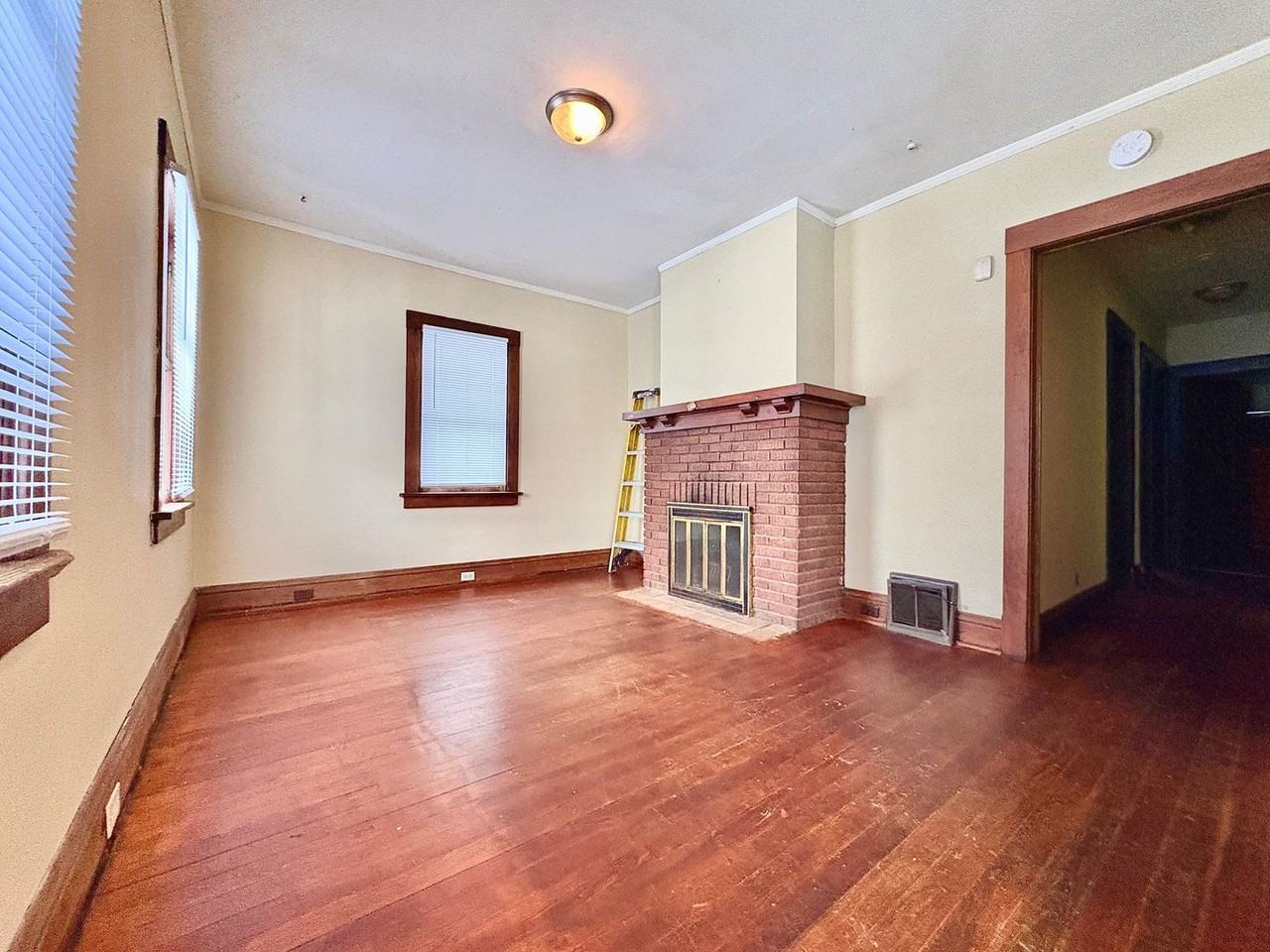 1212 E Donald St - Photo 4 of 12