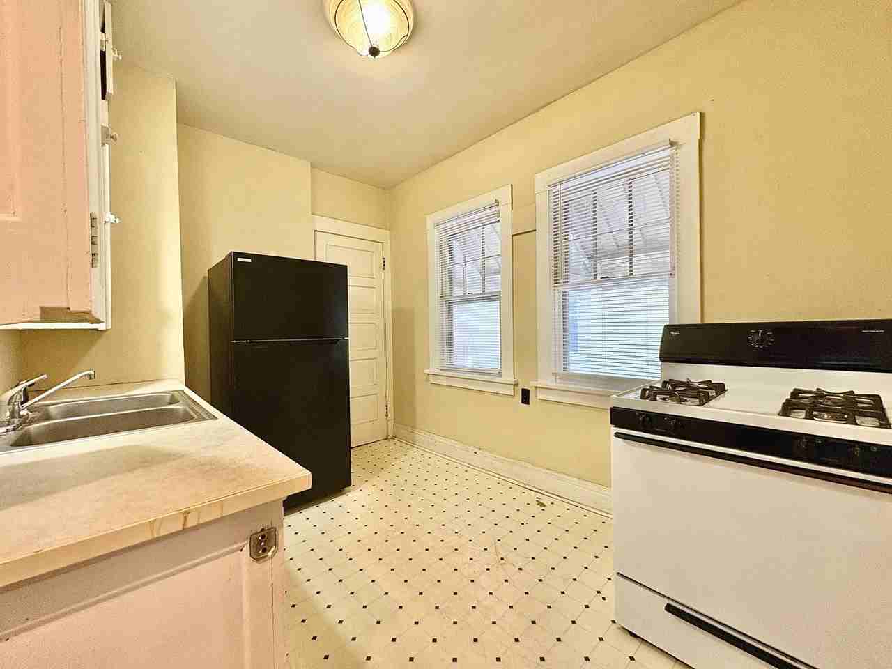 1212 E Donald St - Photo 7 of 12