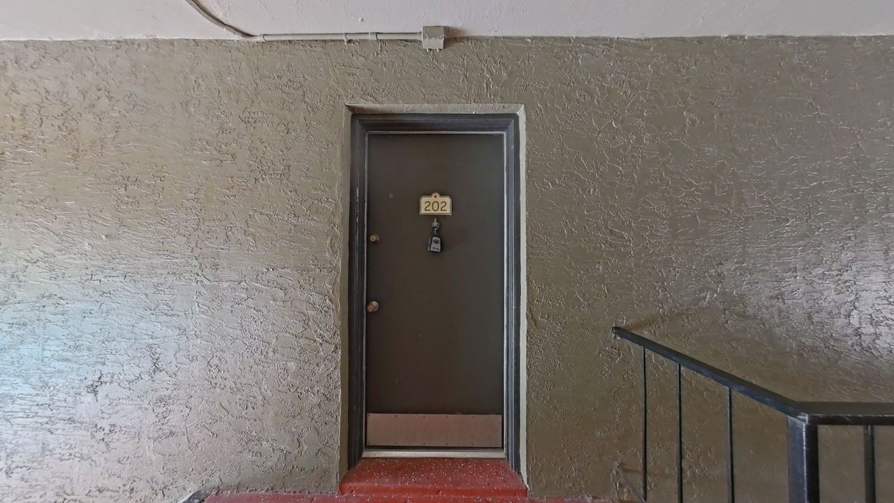 425 Wymore Rd #202 - Photo 2 of 9