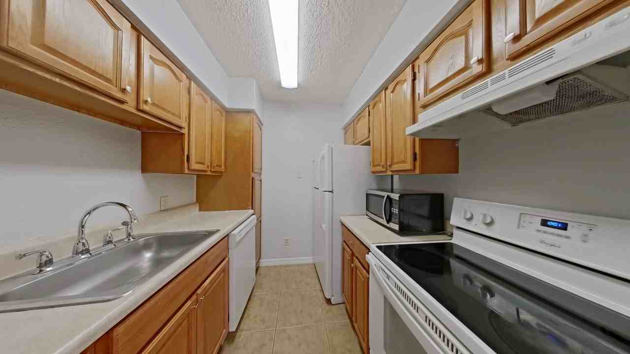 425 Wymore Rd #202 - Photo 6 of 9