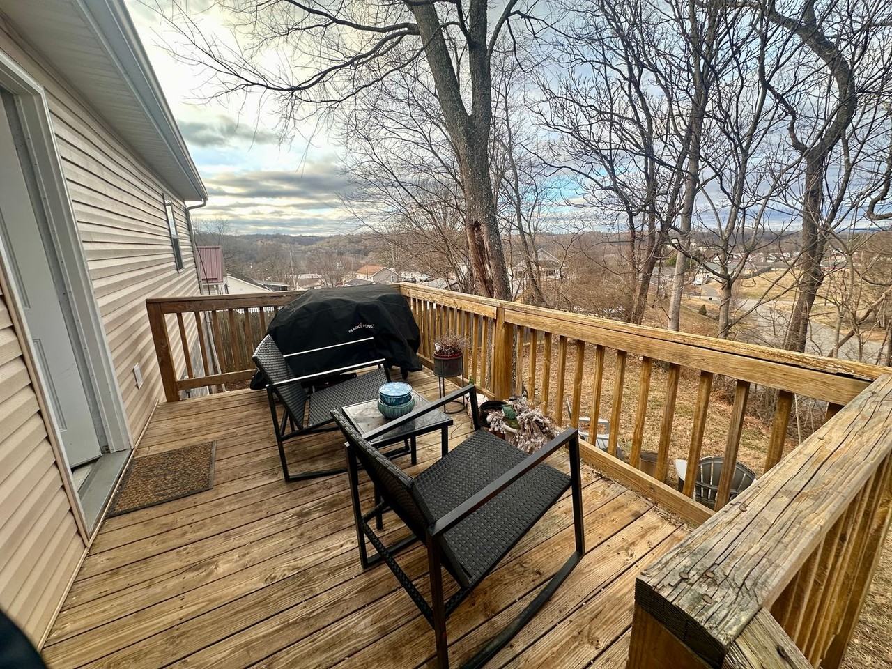 209 Morton St - Photo 4 of 25