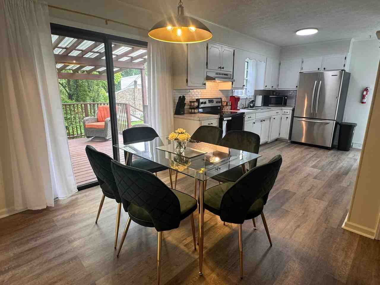 302 Tyler Ave - Photo 4 of 20