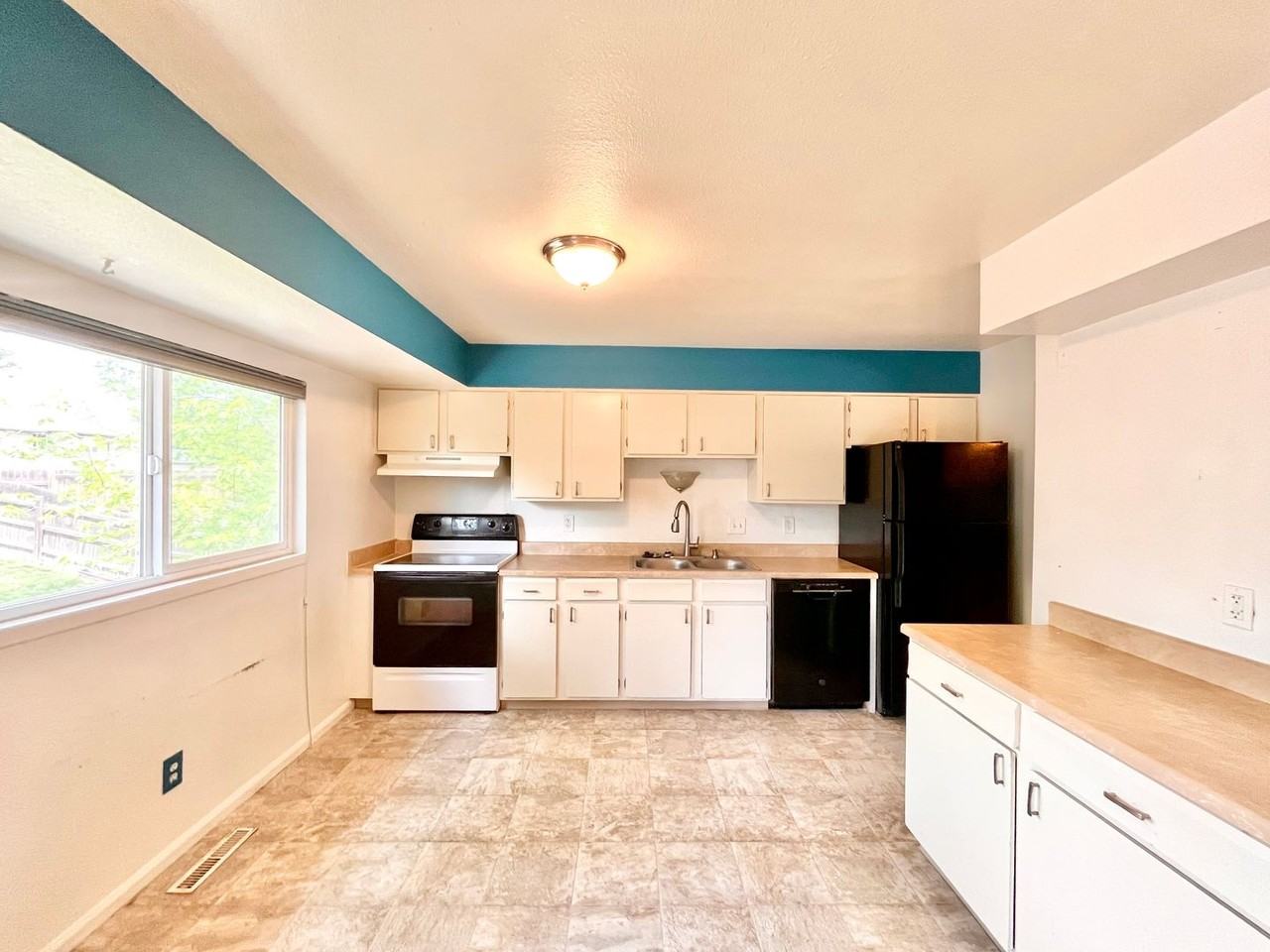 1333 S Bowen St - Photo 6 of 28