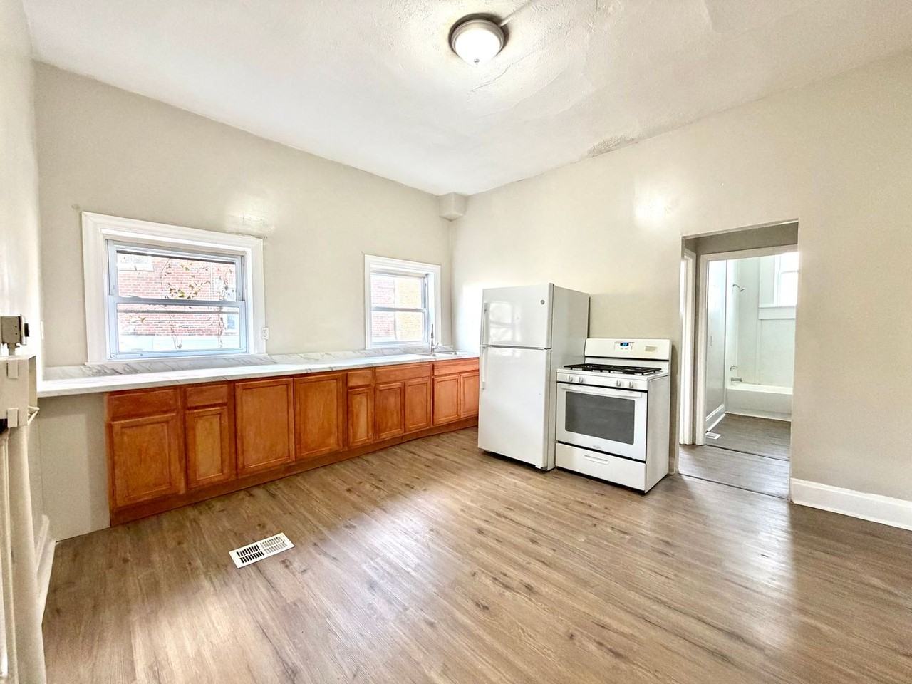 3640 Reading Rd - Photo 2 of 7