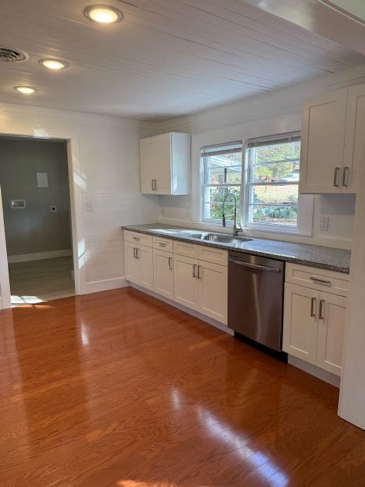 4827 Spring Place Rd Se - Photo 7 of 17