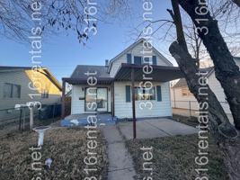 featured image of 313 W 1st St