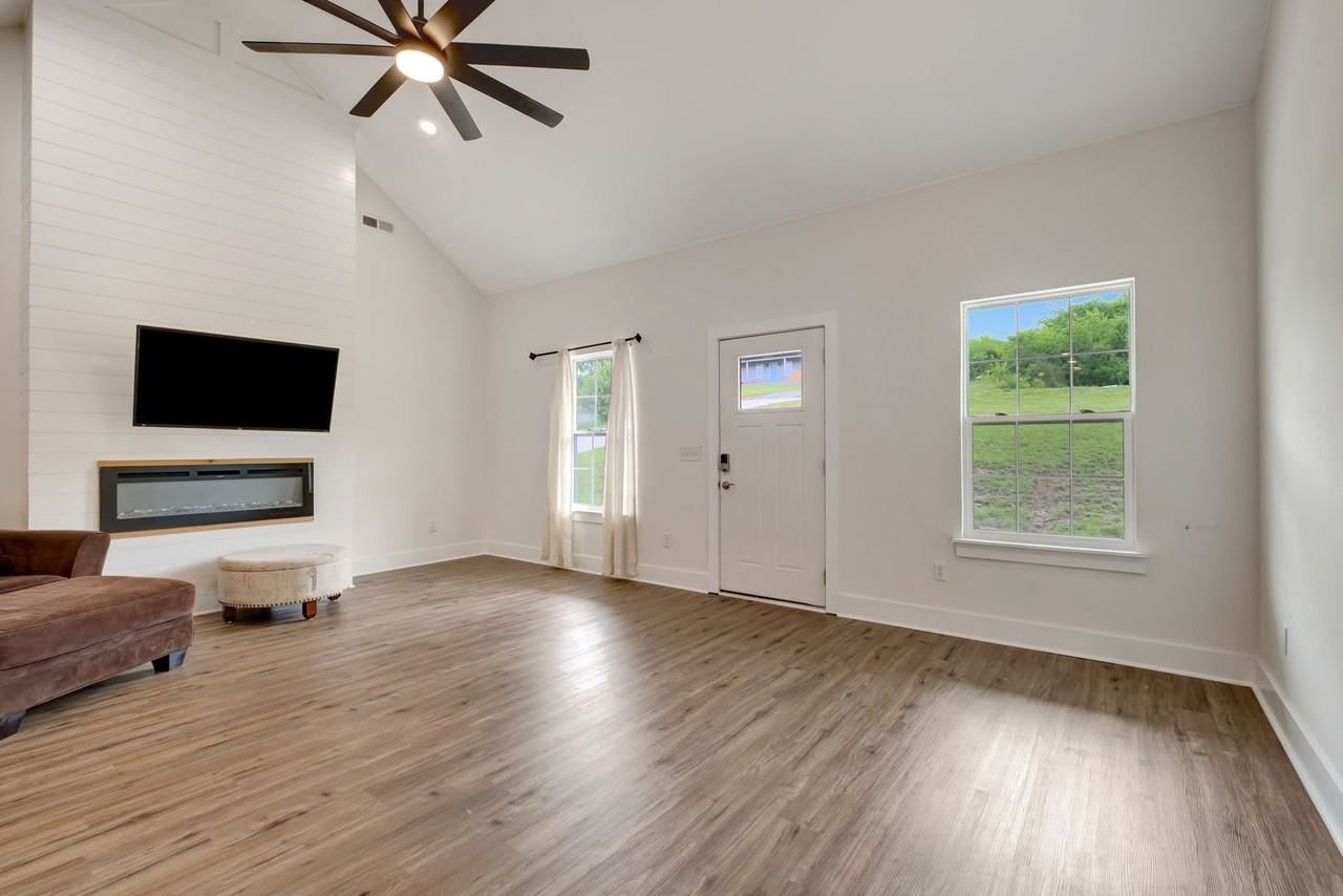 94 Hickory Ridge Ln - Photo 4 of 26