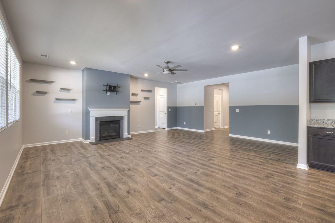 407 Montgomery Pl - Photo 2 of 19