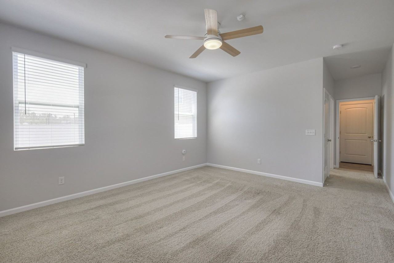 407 Montgomery Pl - Photo 4 of 19