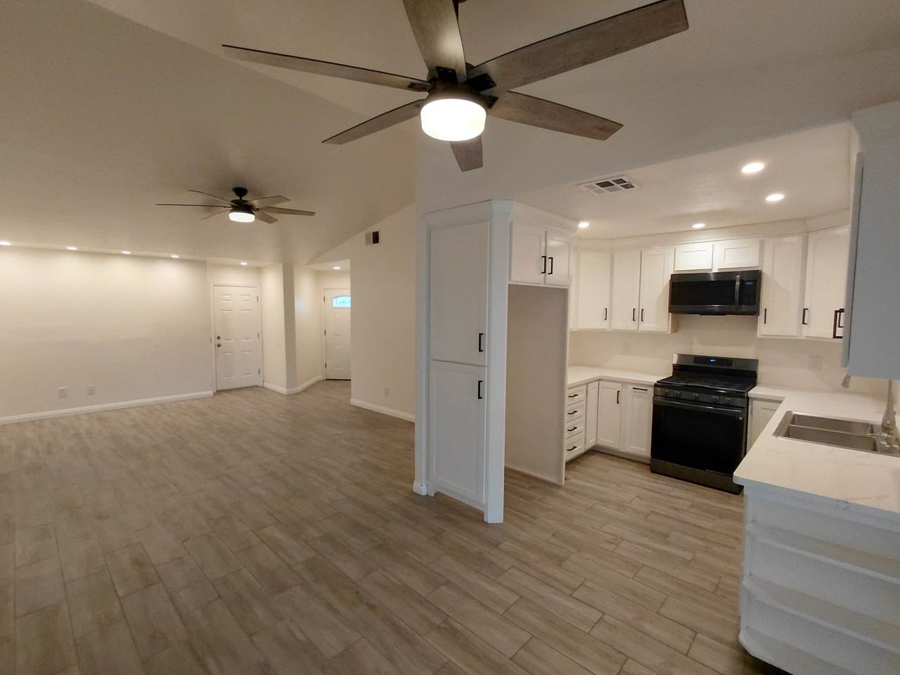 409 Silverado Trl - Photo 5 of 24