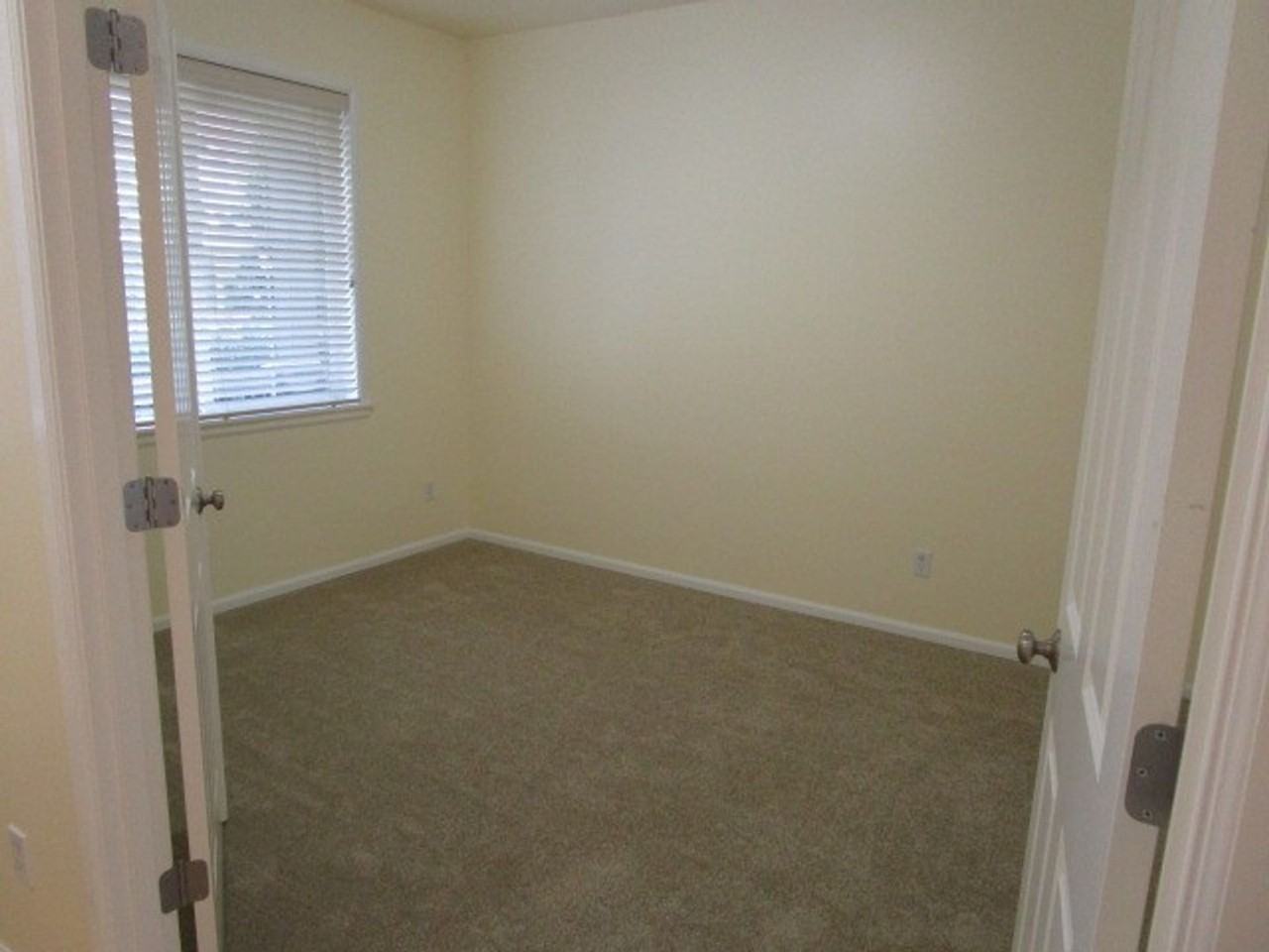 6504 Discovery St E - Photo 4 of 35