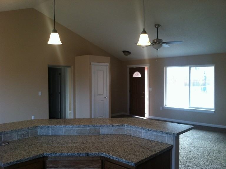 2212 Ne Arapahoe Ct - Photo 3 of 5