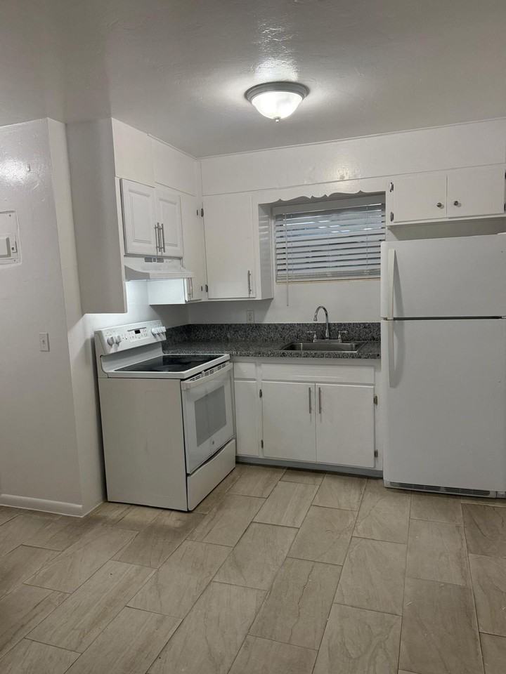 732 S J Street Lake Worth Beach, FL 33460 - Photo 4 of 6