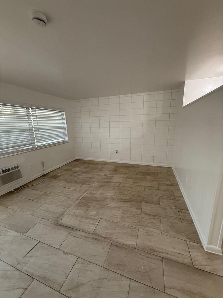 732 S J Street Lake Worth Beach, FL 33460 - Photo 5 of 6