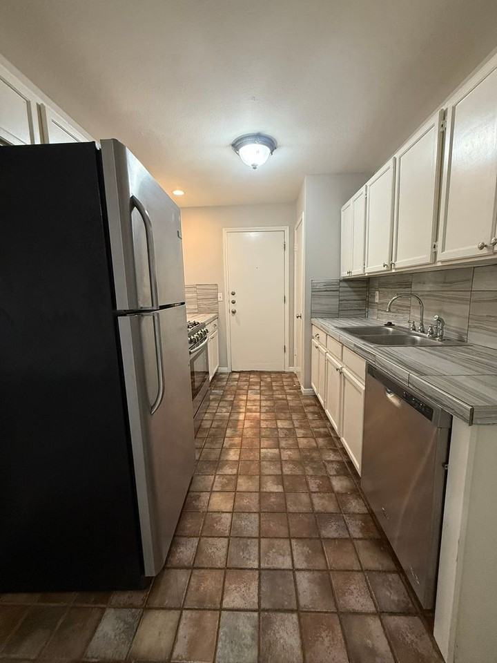 1904 Alex Ave - Photo 7 of 18