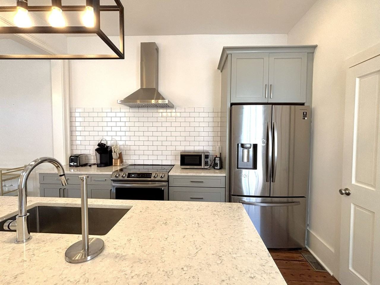 148S - Photo 3 of 38