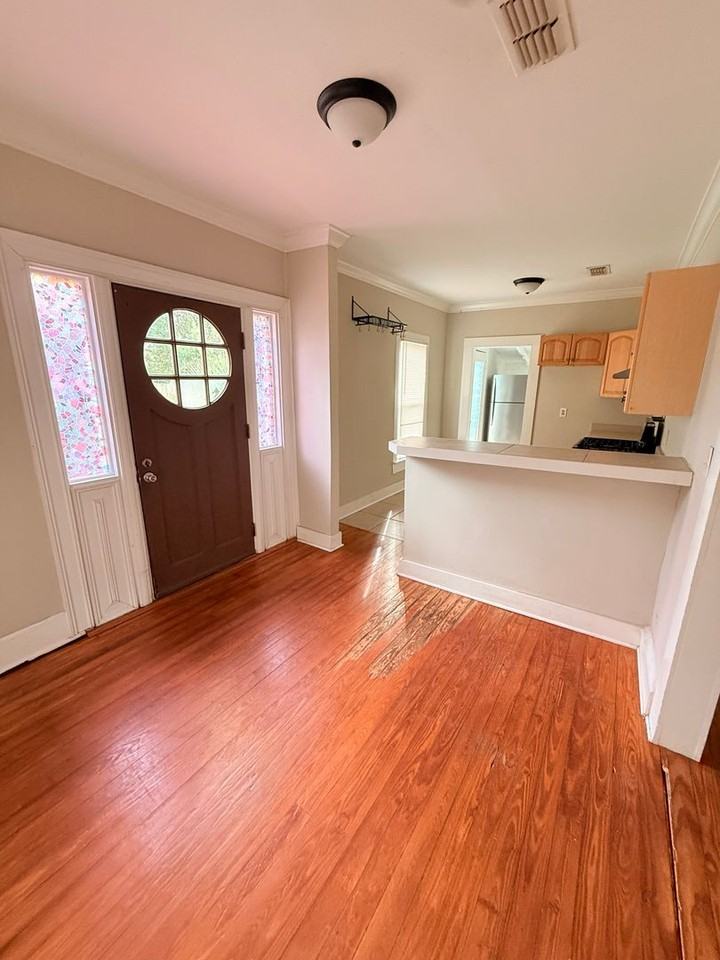 323 W 6th Ave - Photo 6 of 16