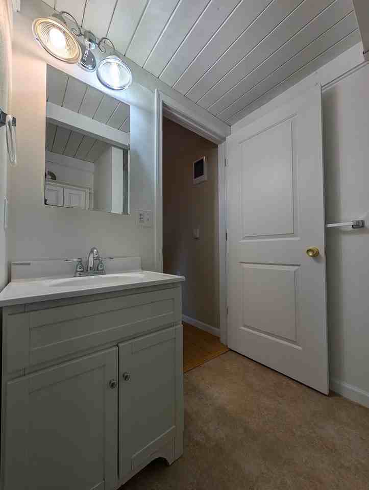 159 E 24th Pl - Photo 7 of 10