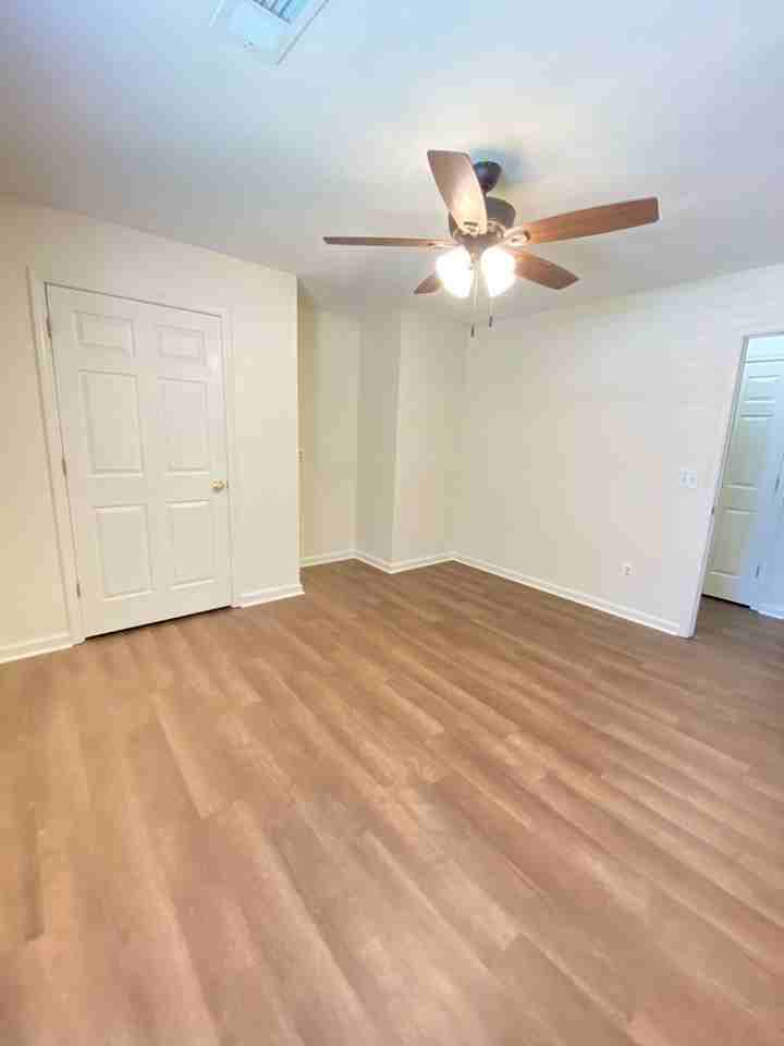 678 Yeager Ln - Photo 4 of 7