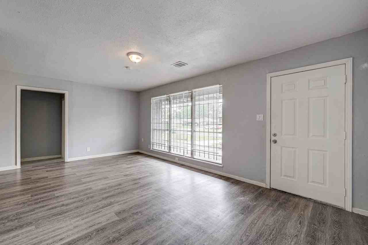 7658 Belbay St - Photo 2 of 13