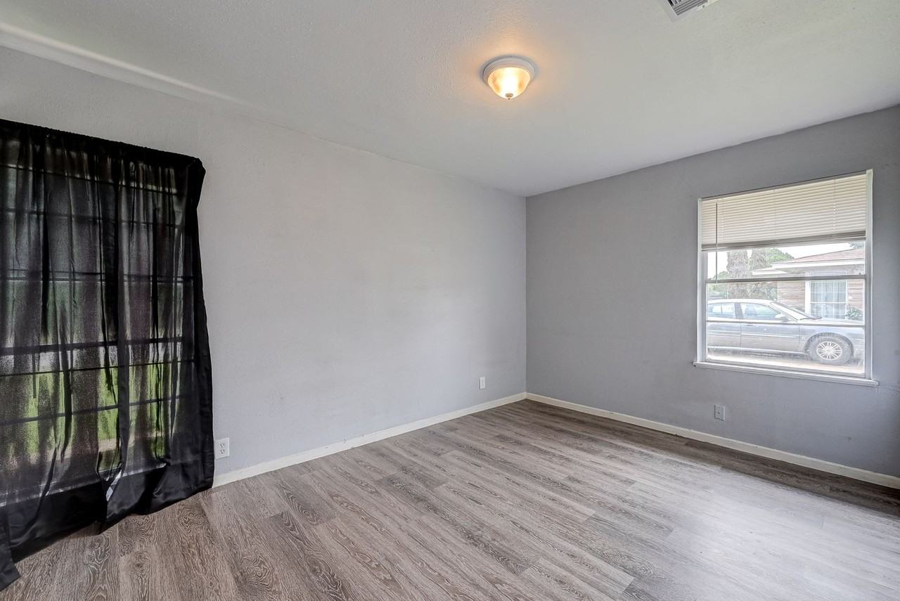 7658 Belbay St - Photo 6 of 13