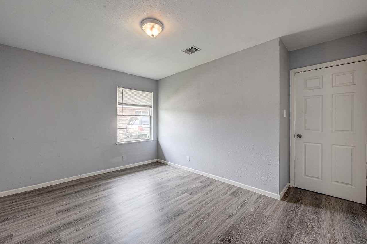 7658 Belbay St - Photo 7 of 13