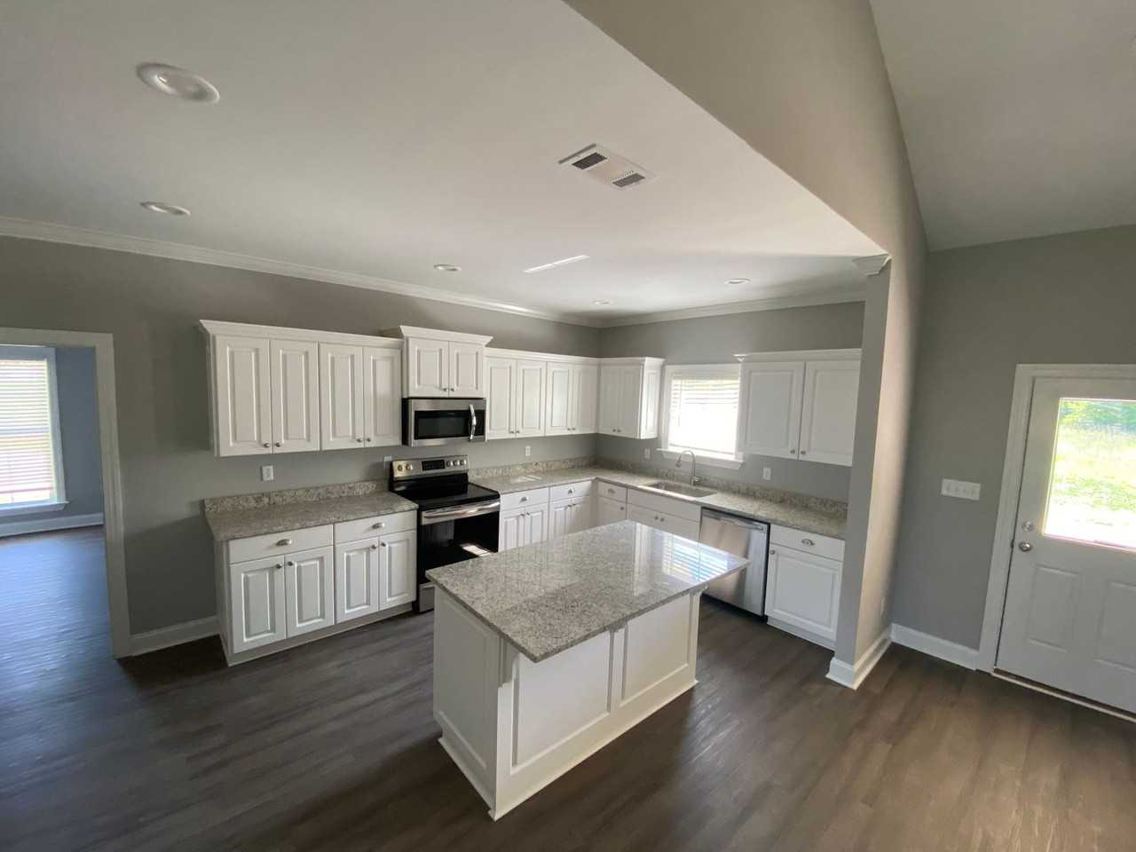 140 Scarlet Way - Photo 4 of 17