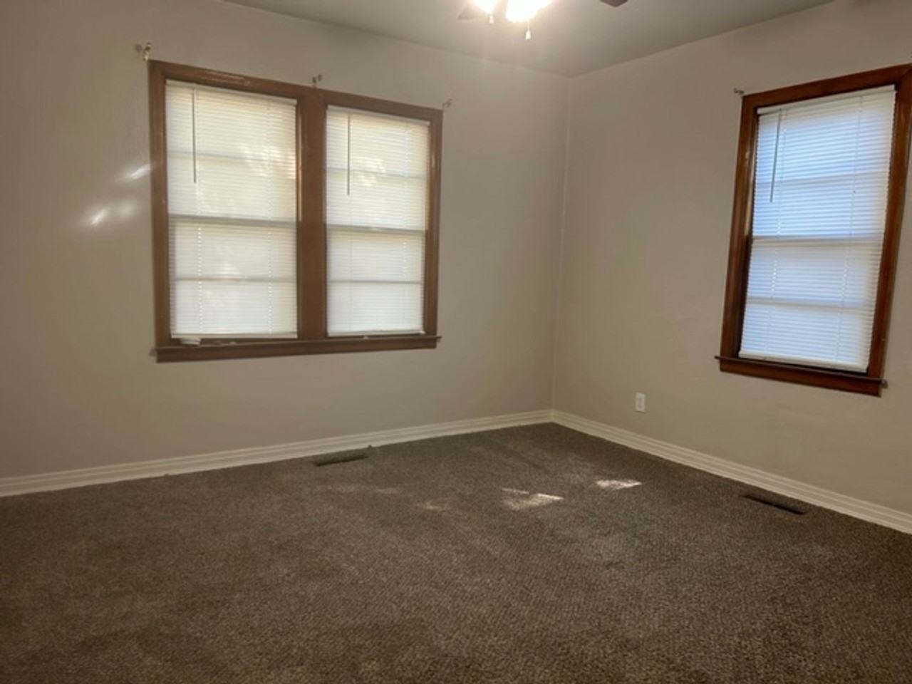 3109 E 11th St - Photo 4 of 8