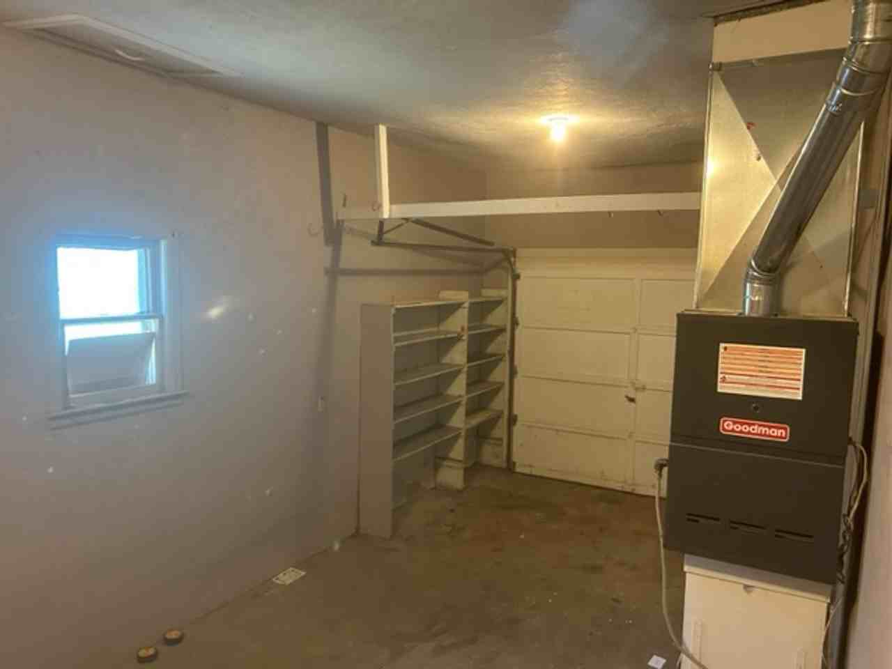 3109 E 11th St - Photo 6 of 8