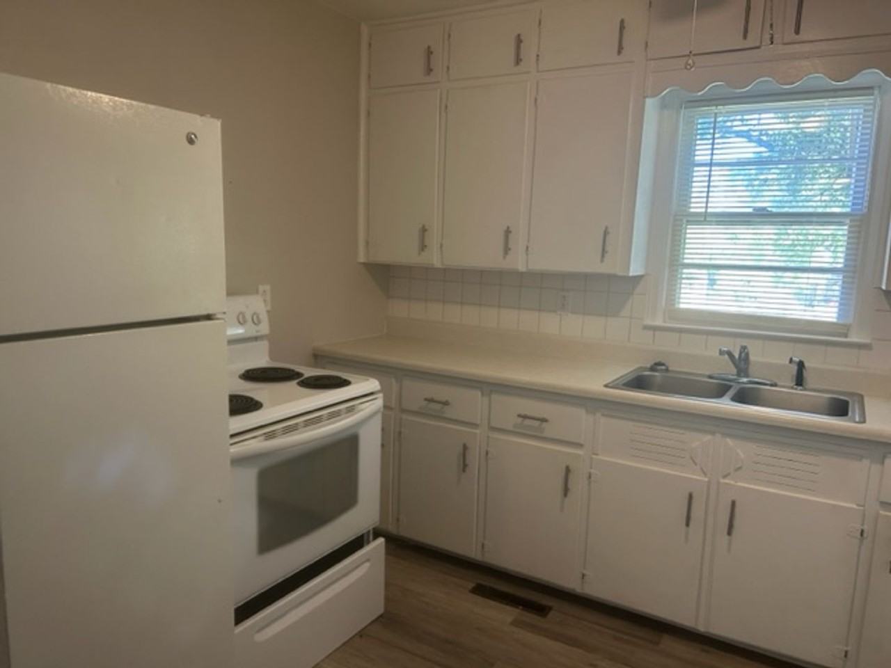 3109 E 11th St - Photo 7 of 8