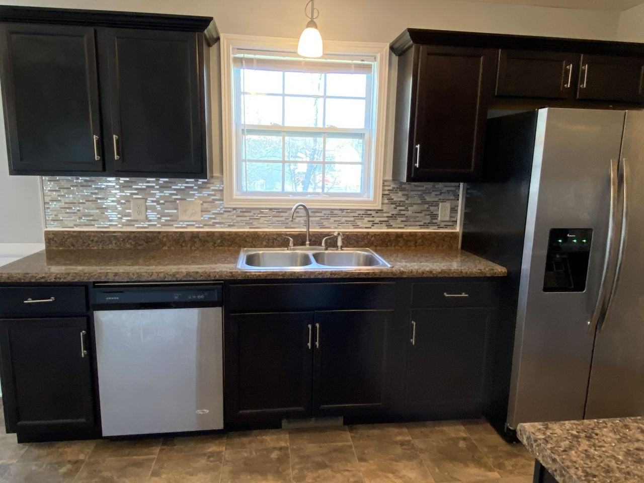 548 Magnolia Dr - Photo 3 of 8