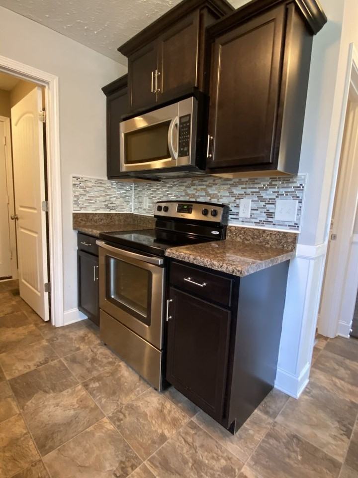 548 Magnolia Dr - Photo 4 of 8