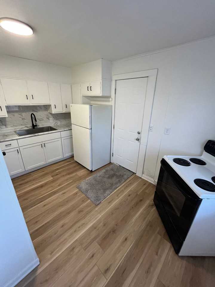 405 Pursley Dr - Photo 4 of 16