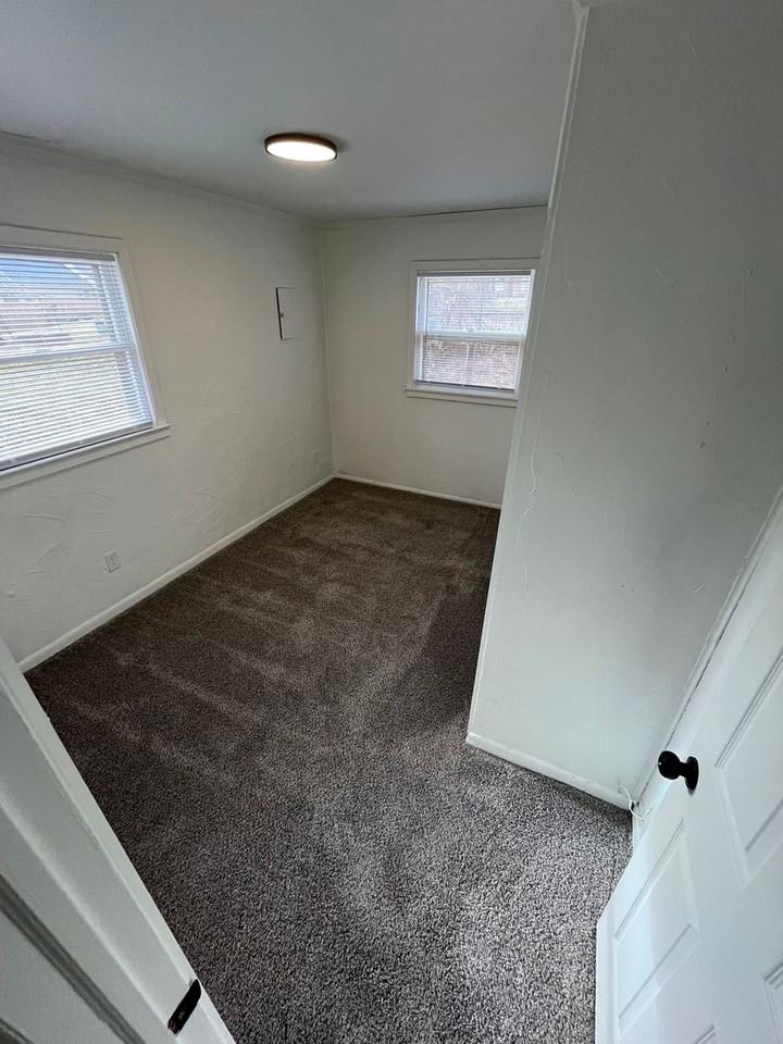 405 Pursley Dr - Photo 6 of 16