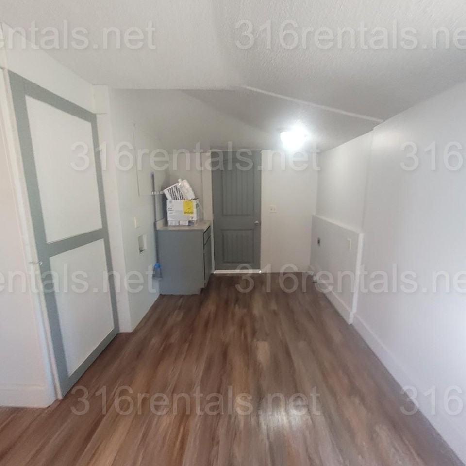 130 E 2nd St - Photo 4 of 11