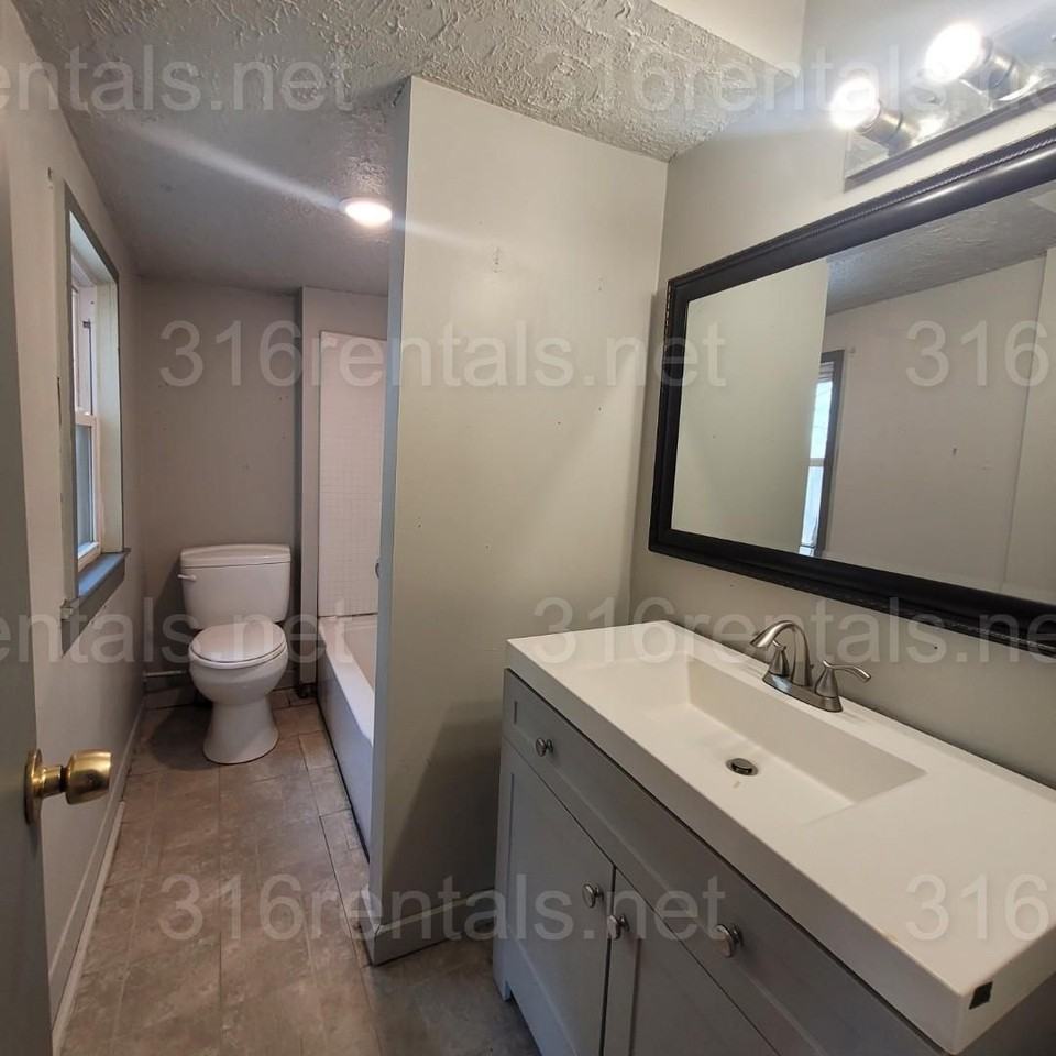 130 E 2nd St - Photo 5 of 11