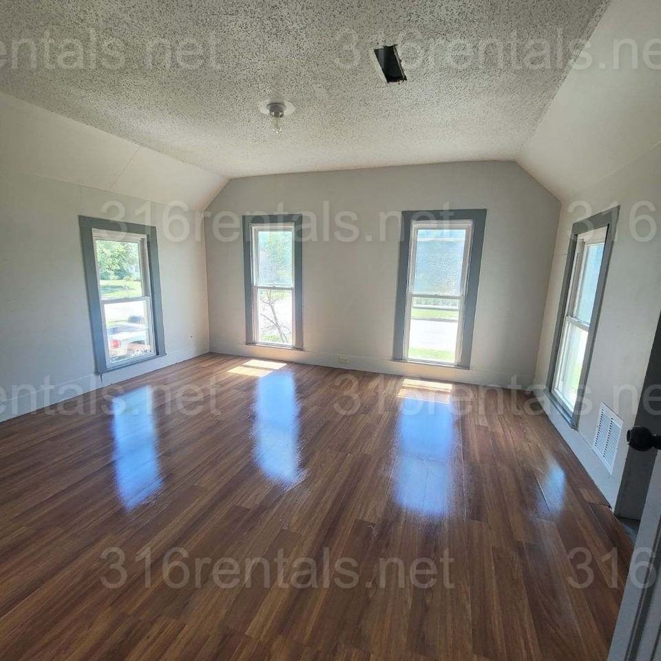 130 E 2nd St - Photo 6 of 11